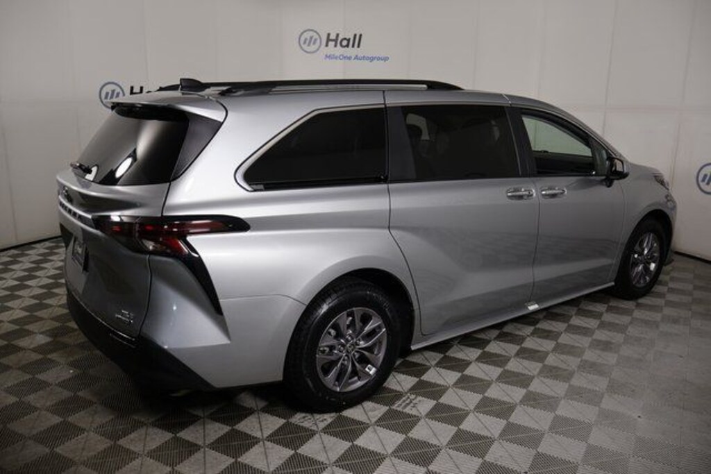 Used 2024 Toyota Sienna XLE Minivan/Van