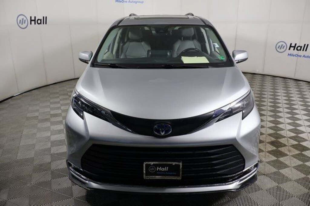 Used 2024 Toyota Sienna XLE Minivan/Van