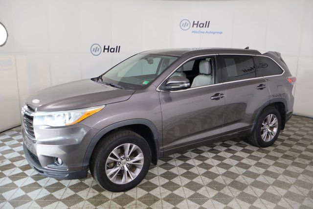 2015 Toyota Highlander LE Plus's photo