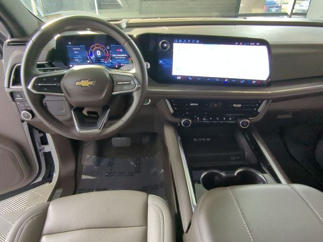 2025 Chevrolet Suburban LT - Photo 17