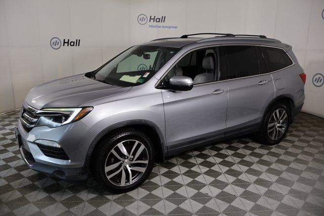 2016 Honda Pilot Elite's photo