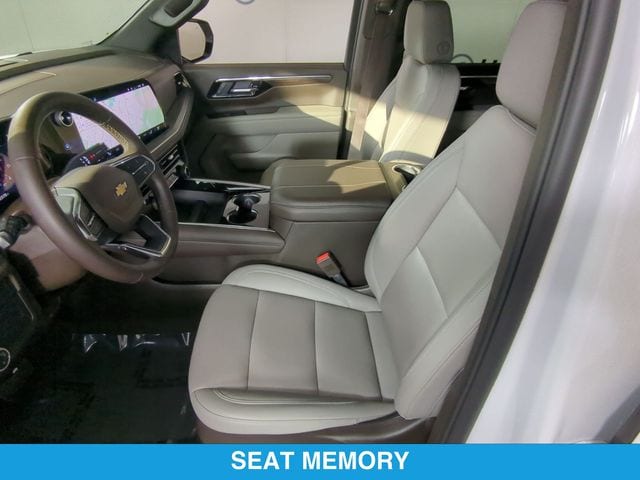 2025 Chevrolet Suburban LT - Photo 14