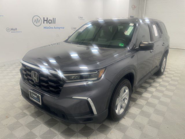 2023 Honda Pilot LX's photo