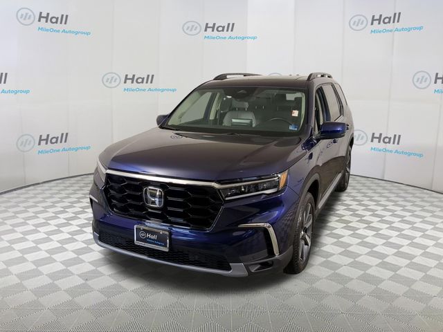 2025 Honda Pilot Touring AWD's photo