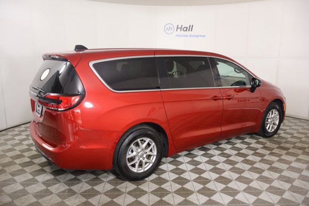 Used 2025 Chrysler Pacifica Select Minivan/Van