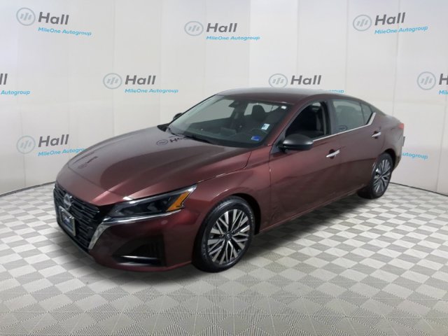 Used 2024 Nissan Altima 2.5 SV Sedan