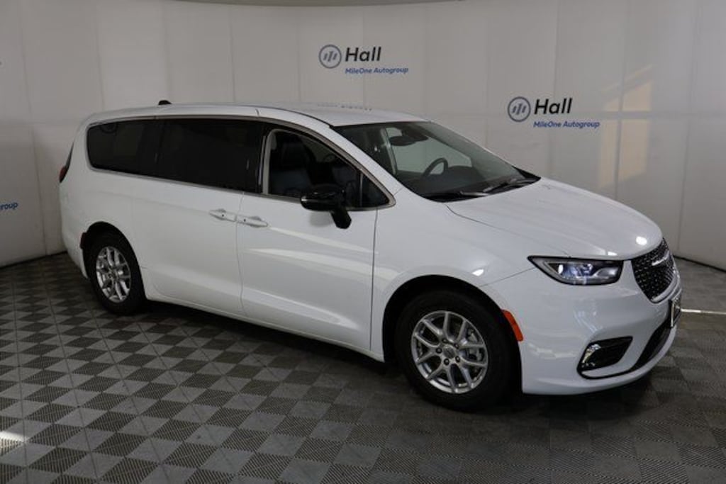 Used 2024 Chrysler Pacifica Touring L Minivan/Van