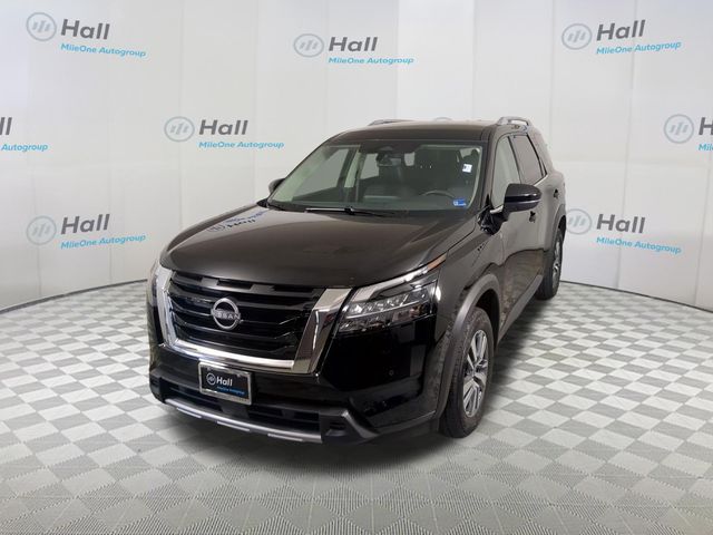 2025 Nissan Pathfinder SL 2WD's photo
