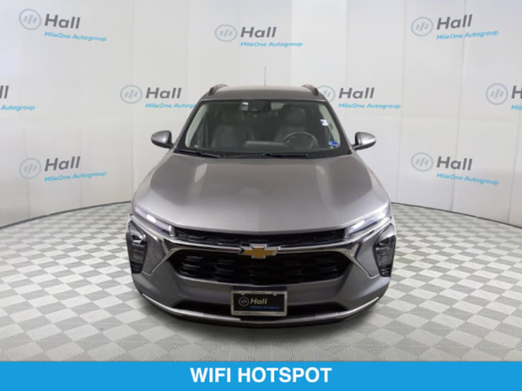 Used 2025 Chevrolet Trax LT SUV