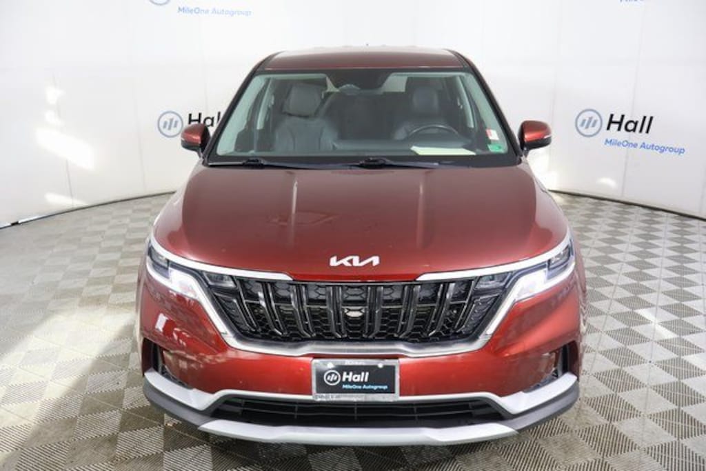 Used 2023 Kia Carnival LX Minivan/Van