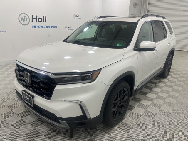 2025 Honda Pilot Touring's photo