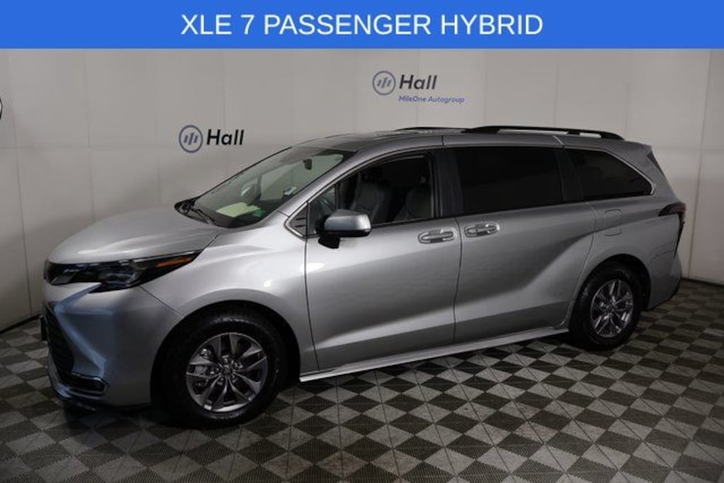 Used 2024 Toyota Sienna XLE Minivan/Van