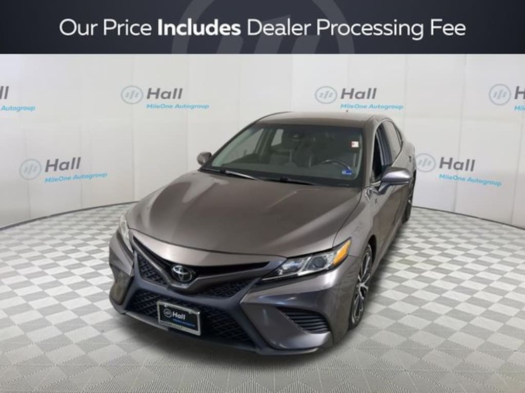 Used 2020 Toyota Camry SE Sedan