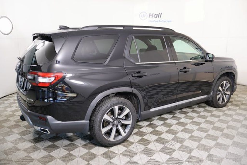 Used 2025 Honda Pilot Touring SUV