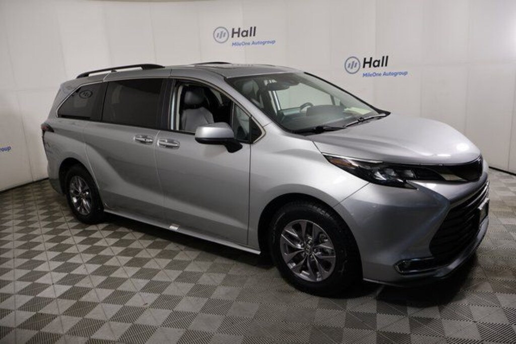 Used 2024 Toyota Sienna XLE Minivan/Van