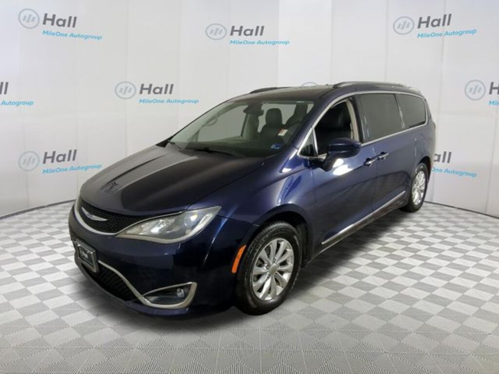 Used 2018 Chrysler Pacifica Touring L Minivan/Van