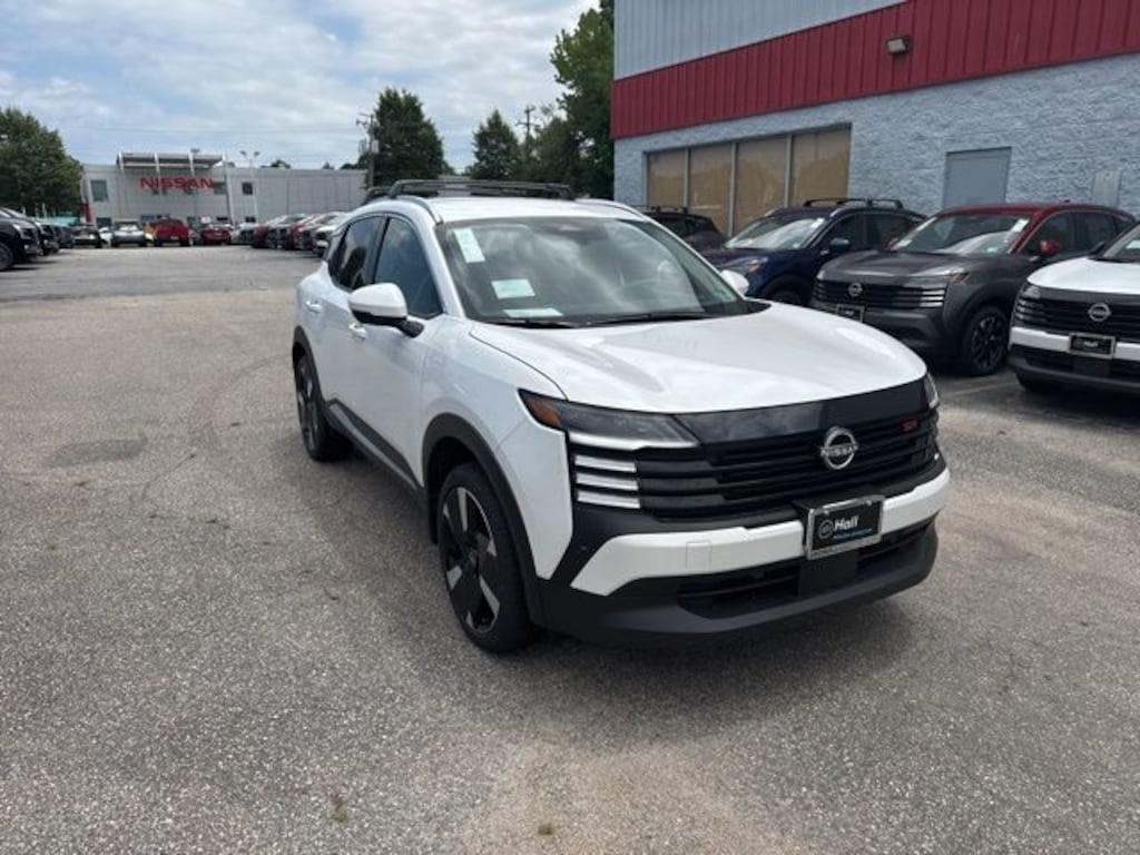 Used 2025 Nissan Kicks SR SUV