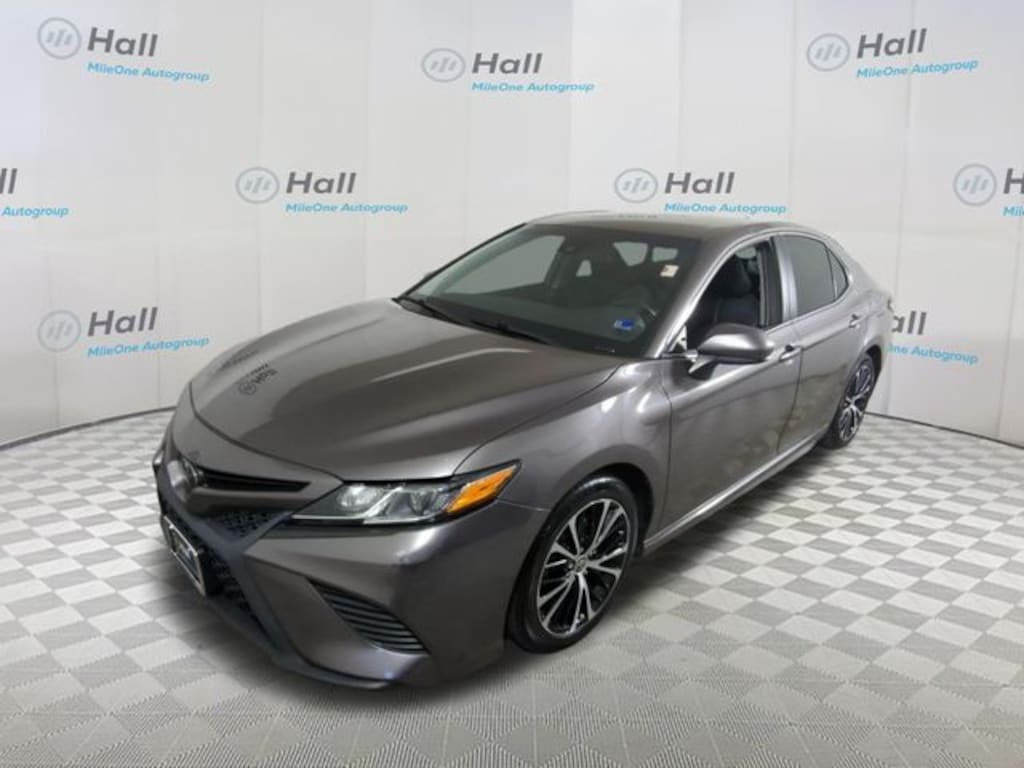 Used 2020 Toyota Camry SE Sedan