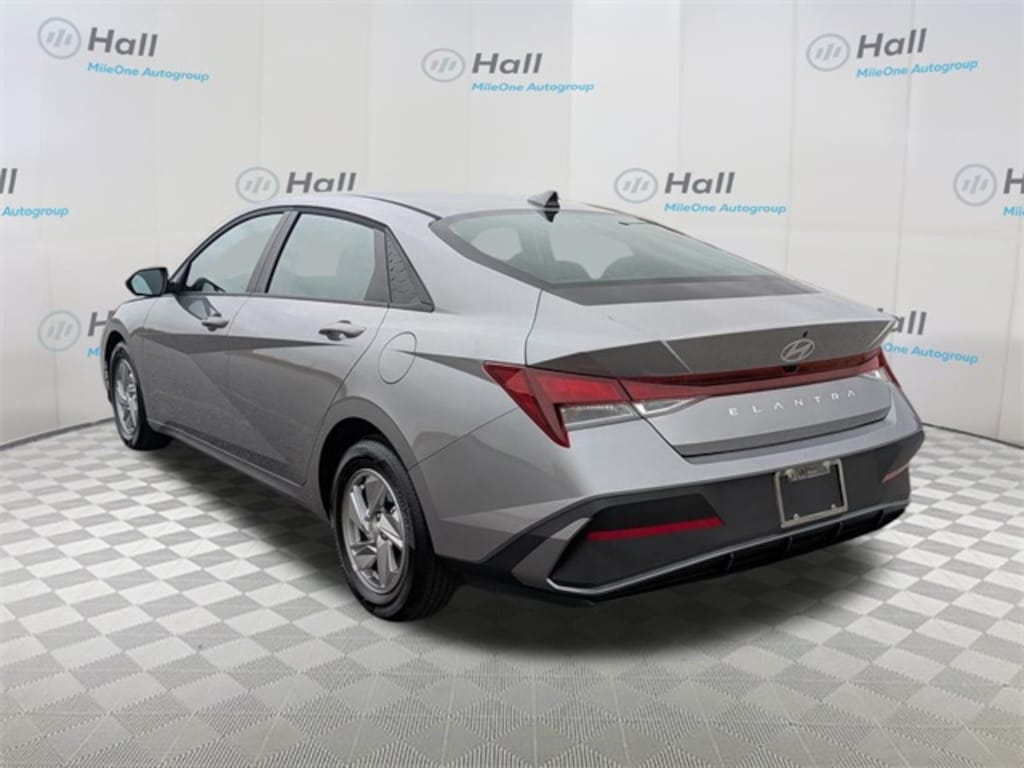 Used 2025 Hyundai Elantra SE Sedan
