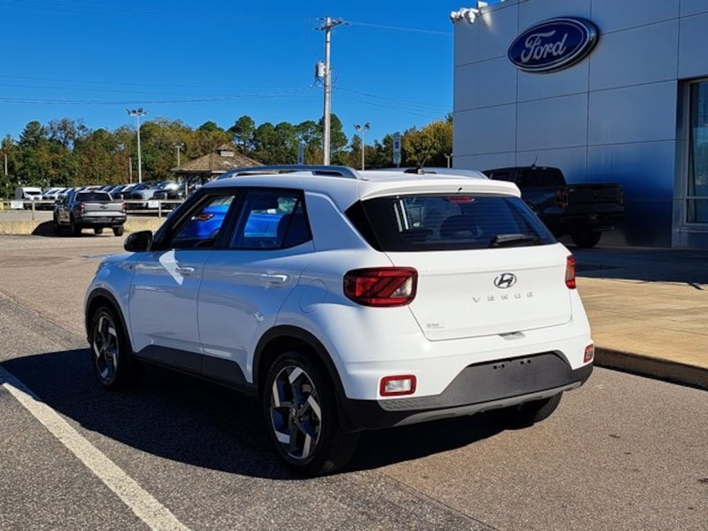 Used 2024 Hyundai Venue SEL SUV