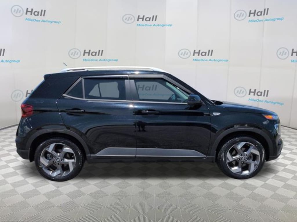 Used 2023 Hyundai Venue SEL SUV
