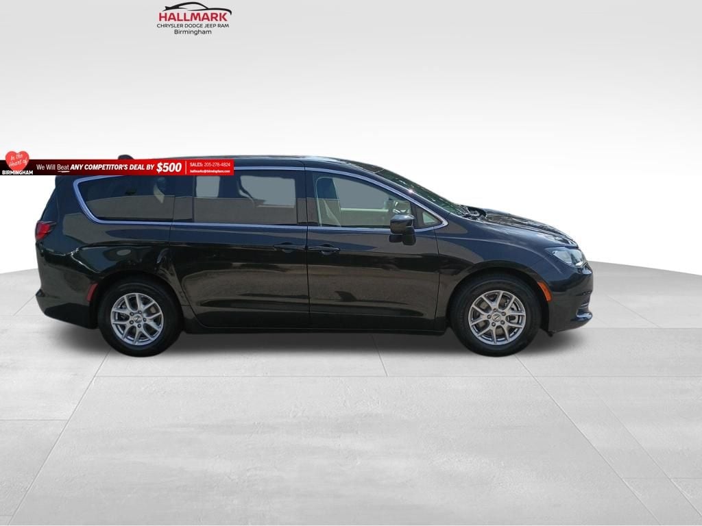 Used 2022 Chrysler Voyager LX Minivan/Van