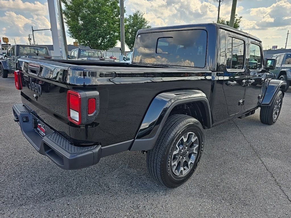 New 2026 Jeep Gladiator Sahara Pickup