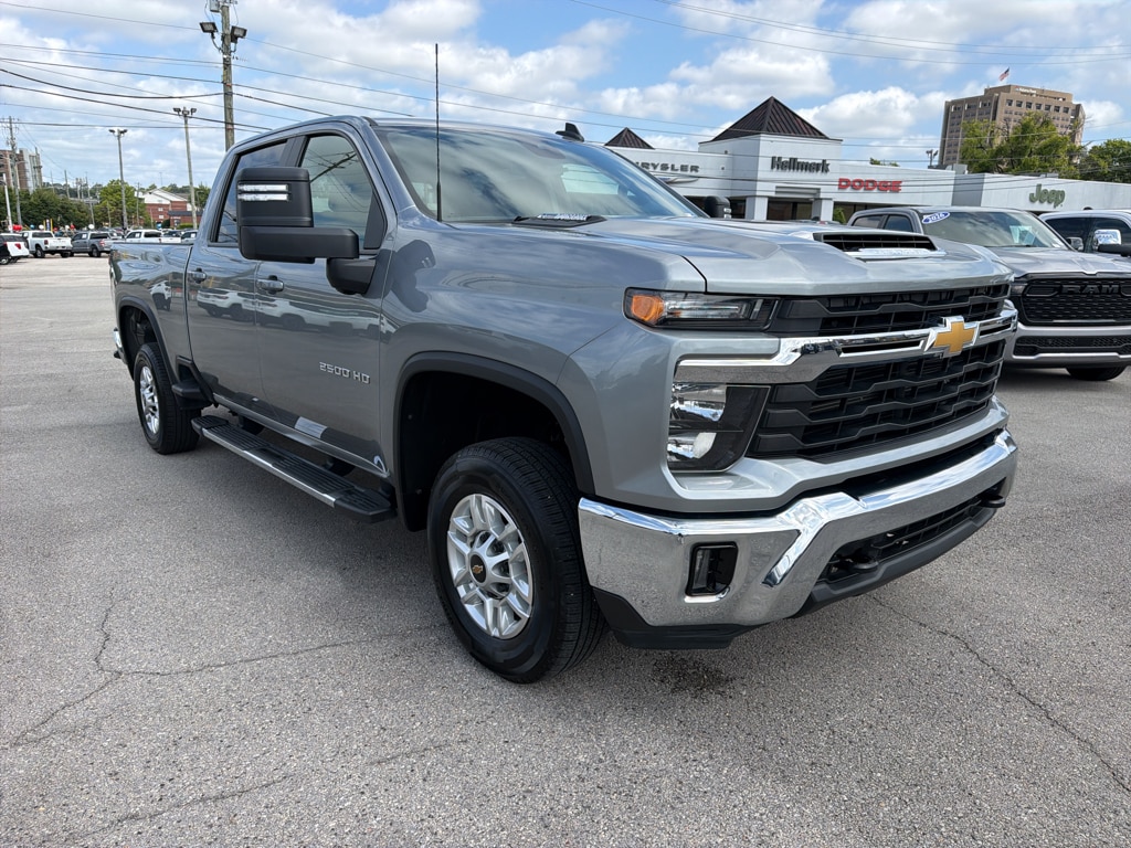 Used 2025 Chevrolet Silverado LT Crew Cab