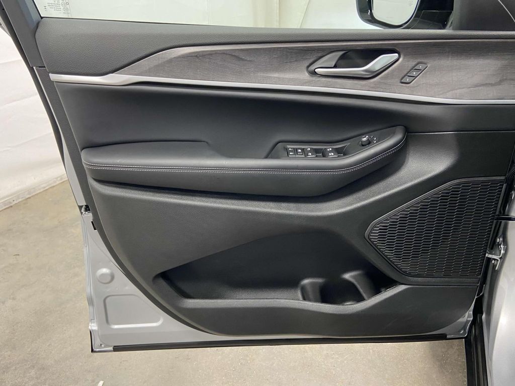 2025 Jeep Grand Cherokee Limited - Photo 13