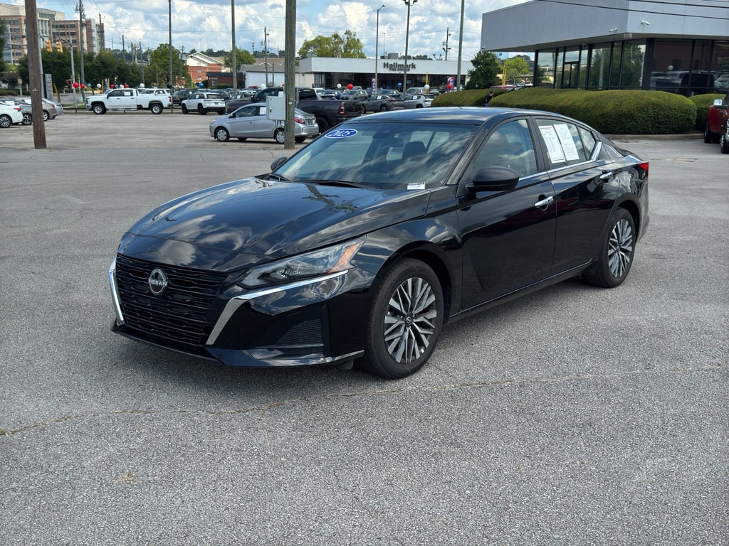 Used 2025 Nissan Altima SV Sedan