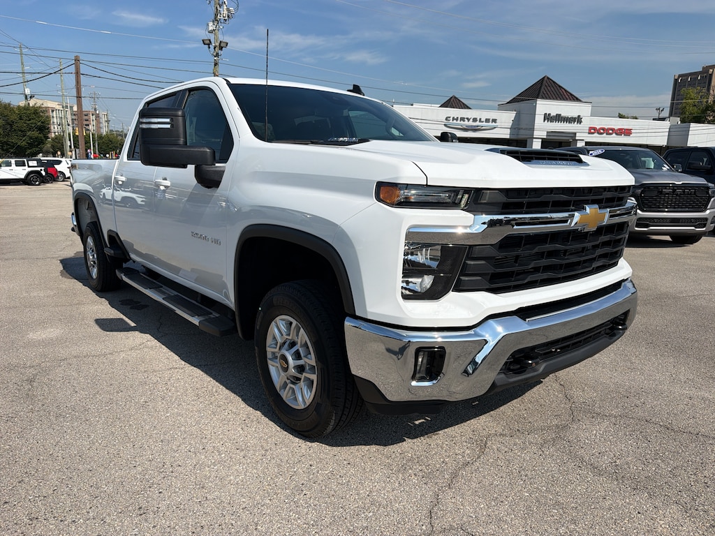 Used 2025 Chevrolet Silverado LT Crew Cab