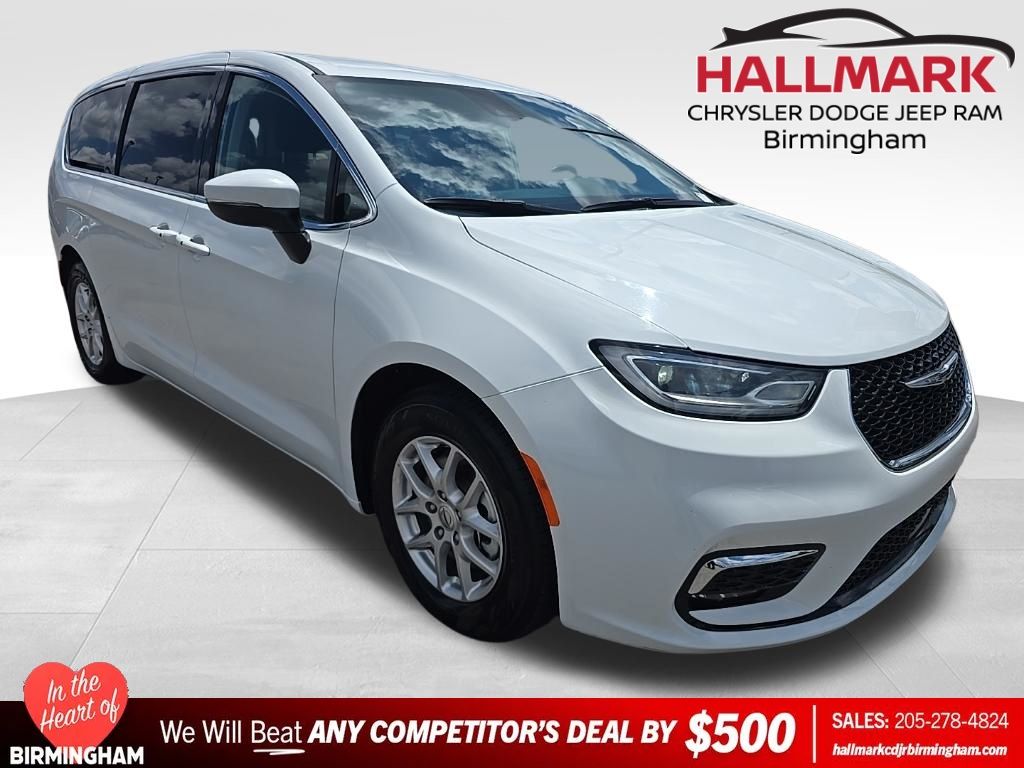 2023 Chrysler Pacifica Touring L's photo