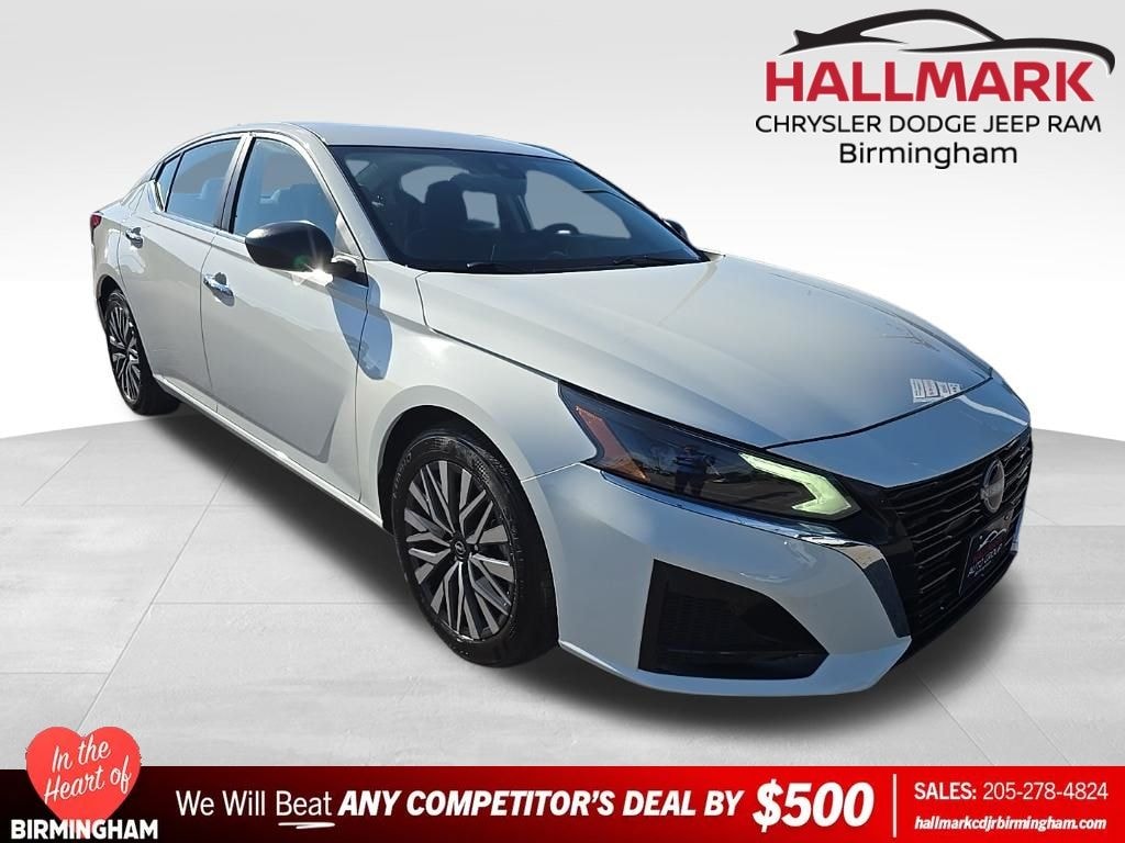 Used 2025 Nissan Altima 2.5 SV Sedan