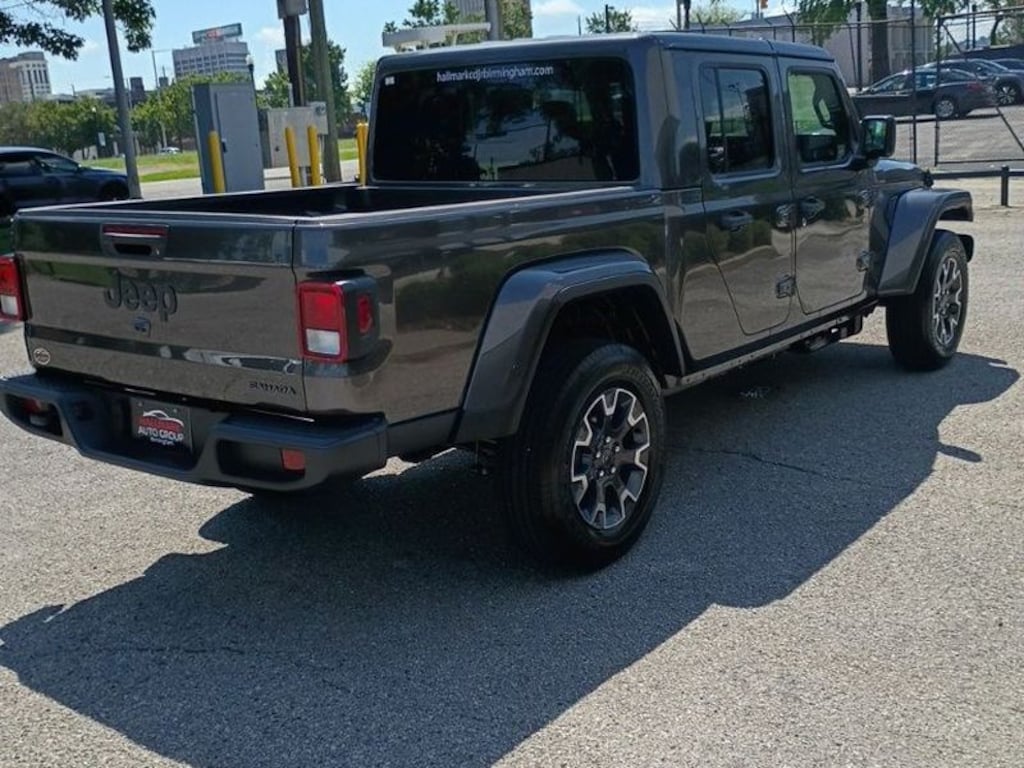 New 2026 Jeep Gladiator SAHARA 4X4 Pickup