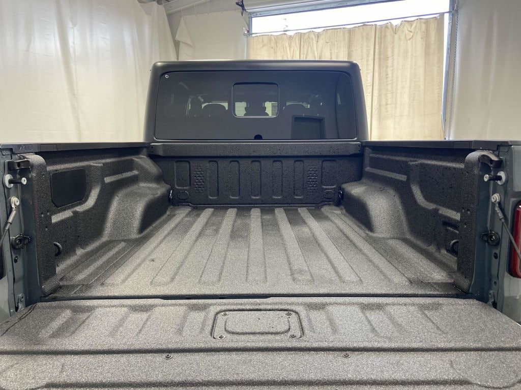 New 2025 Jeep Gladiator SPORT S 4X4 Pickup