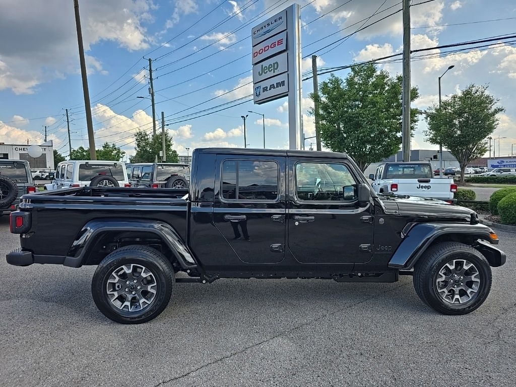 New 2026 Jeep Gladiator Sahara Pickup