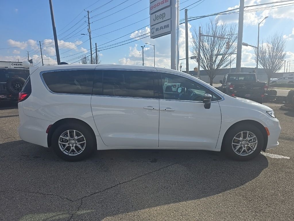 New 2026 Chrysler Pacifica SELECT Passenger Van