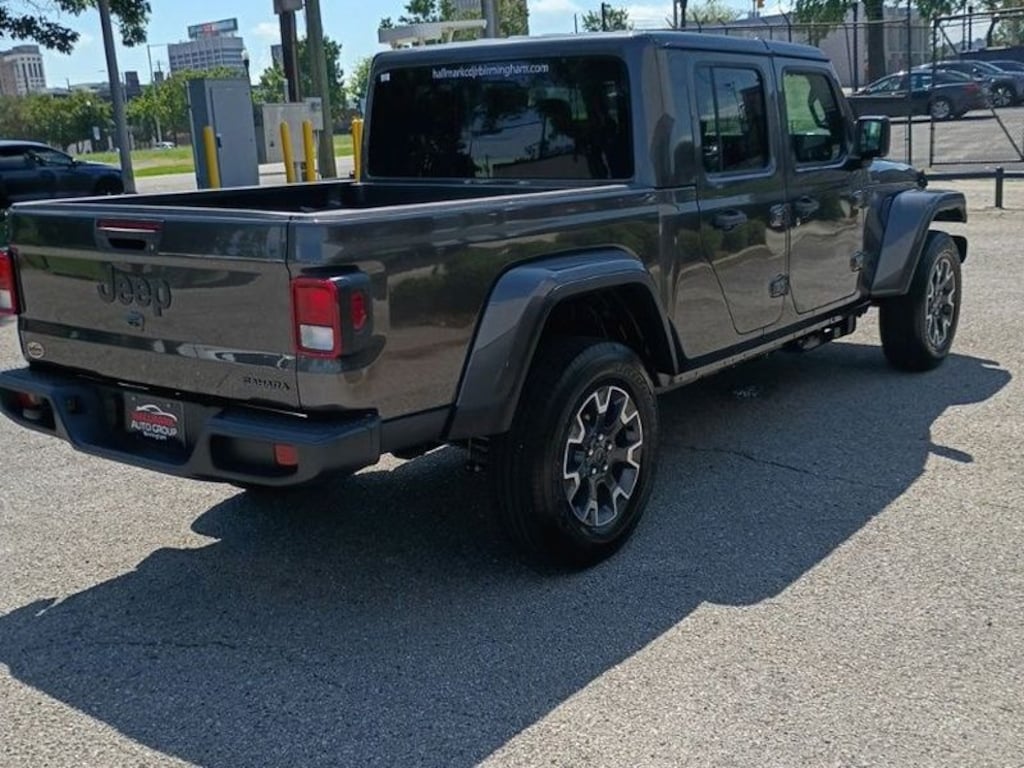 New 2026 Jeep Gladiator SAHARA 4X4 Pickup