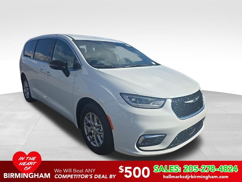 2026 Chrysler Pacifica Select's photo