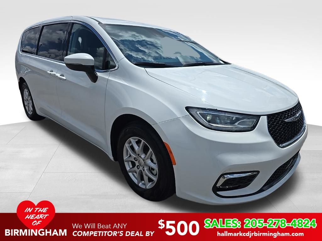 2023 Chrysler Pacifica Touring L's photo