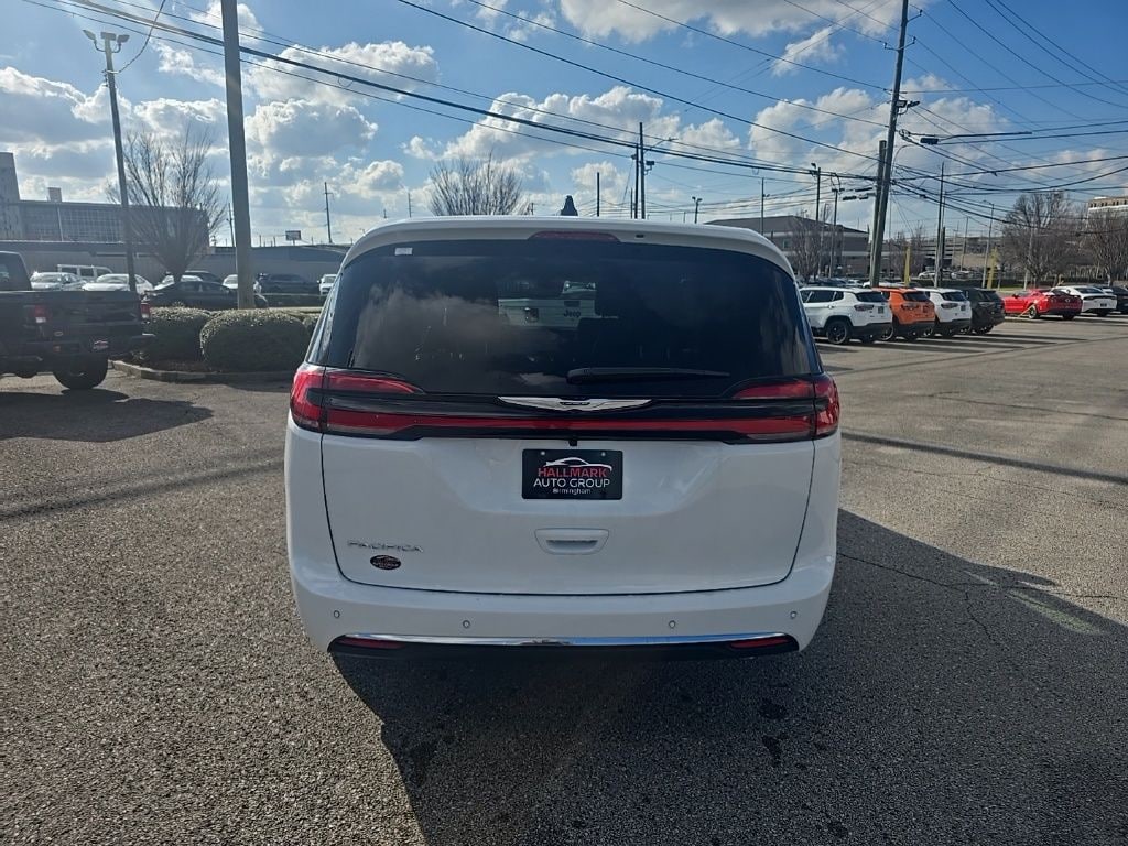 New 2026 Chrysler Pacifica SELECT Passenger Van
