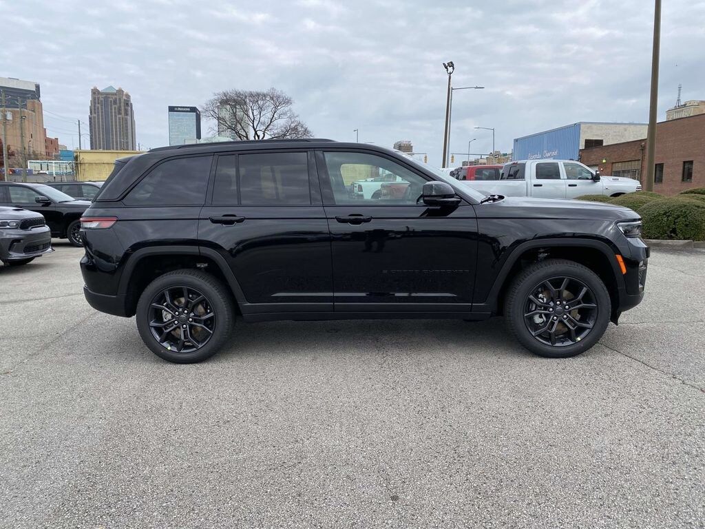 New 2025 Jeep Grand Cherokee LIMITED 4X4 Sport Utility