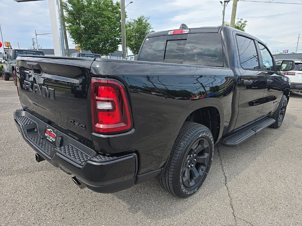 New 2026 Ram 1500 EXPRESS CREW CAB 4X4 5'7 BOX Pickup