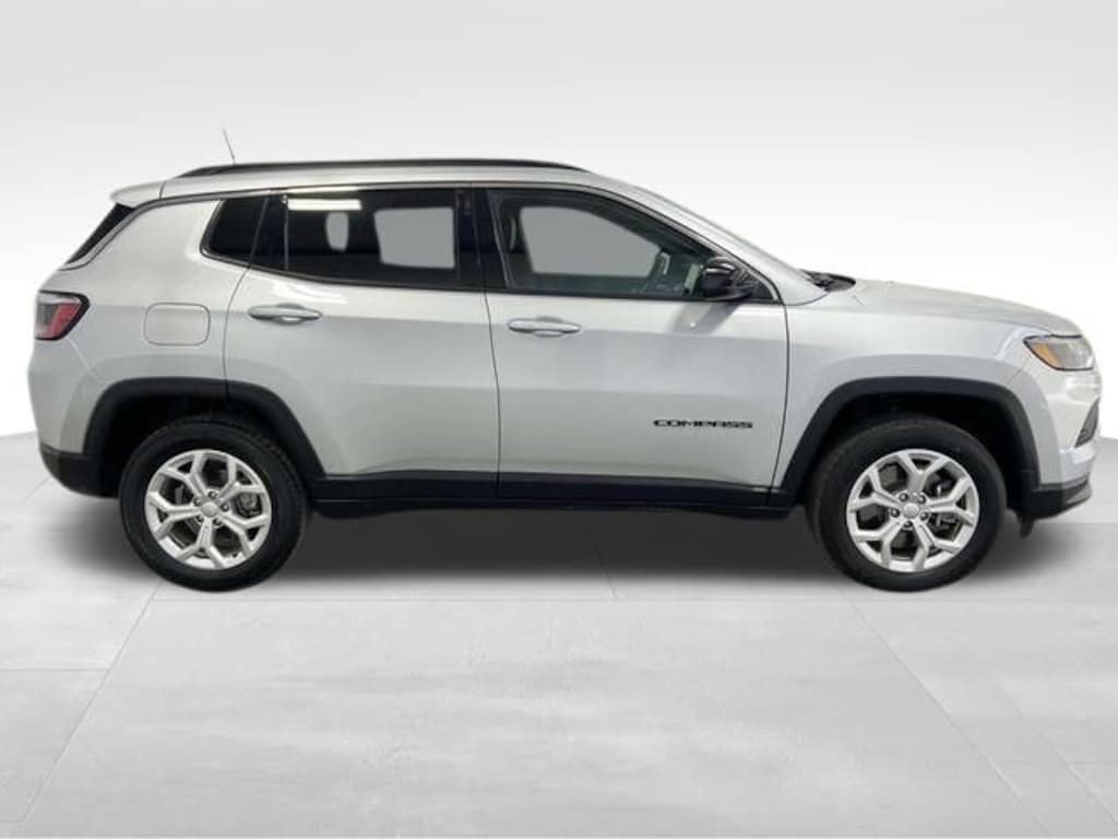 Used 2024 Jeep Compass Latitude SUV