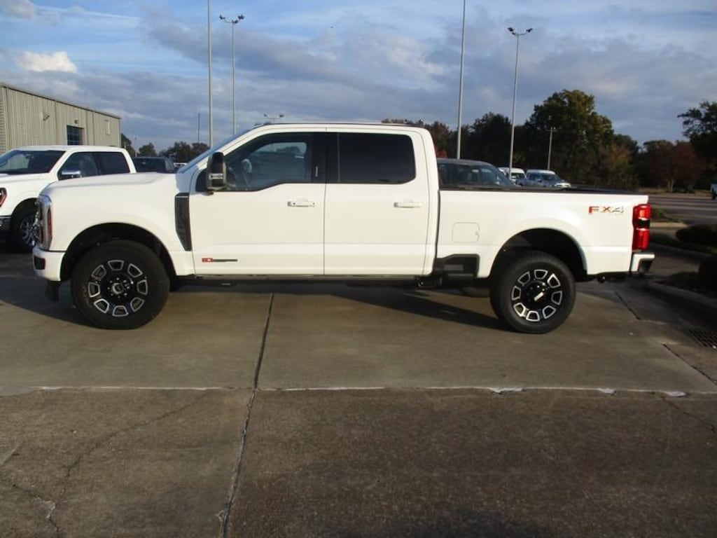 New 2026 Ford F-250 SD Platinum Crew Cab 4WD TRUCK