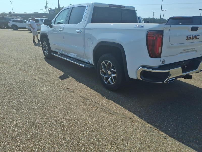 2025 GMC Sierra 1500 SLT - Photo 6
