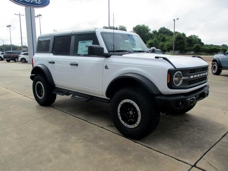 2024 Ford Bronco 4-Door Black Diamond's photo