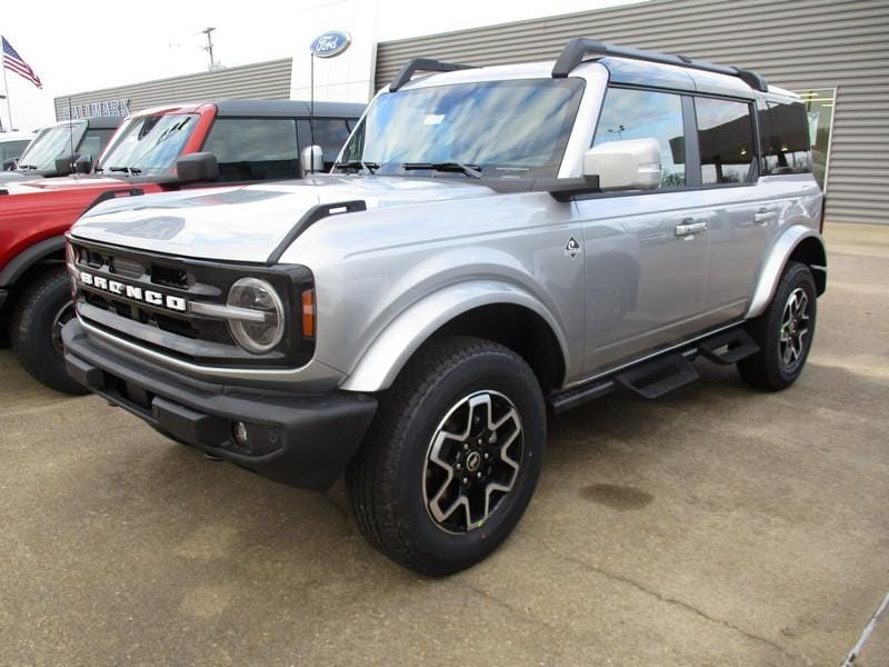2024 Ford Bronco 4-Door Outer Banks's photo