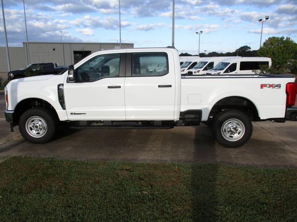 New 2026 Ford F-250 SD XL Crew Cab 4WD TRUCK