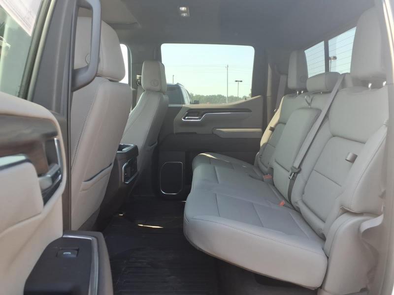 2025 GMC Sierra 1500 SLT - Photo 13